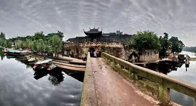 逃离复古建筑